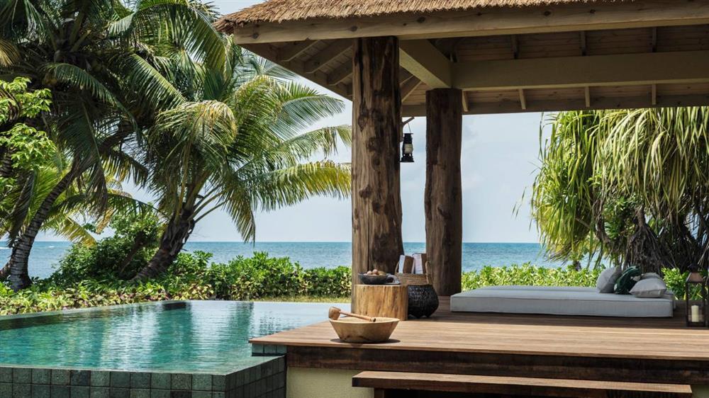 Four Seasons - Desroches Island